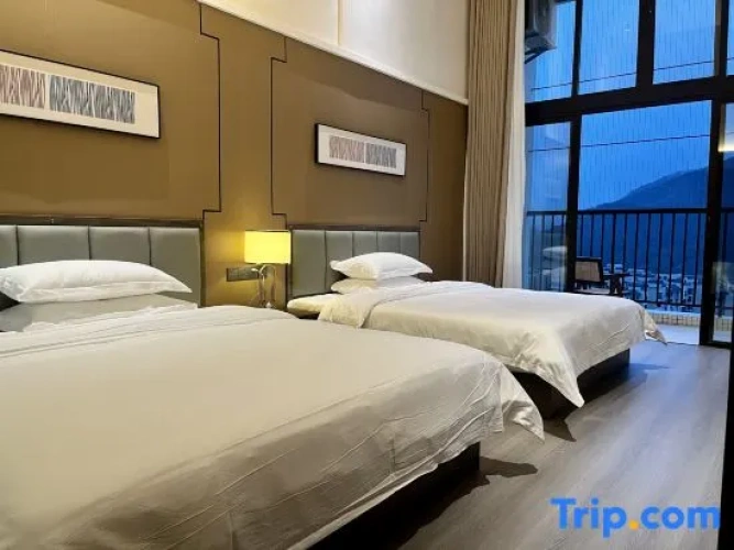 Twin Attic Suite with mountain view