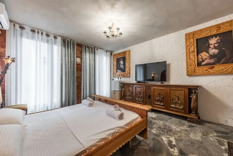 Kanuni - Authentic Albanian House