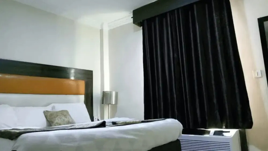 Great Western Hotel and Suites