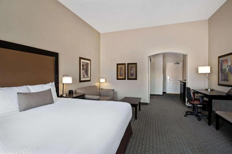 2 Bedrooms Double Suite with balcony