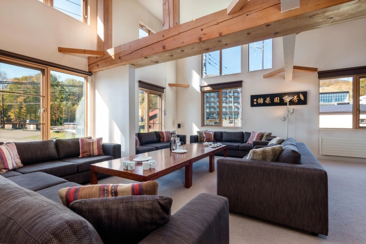 4 Bedrooms Apartment