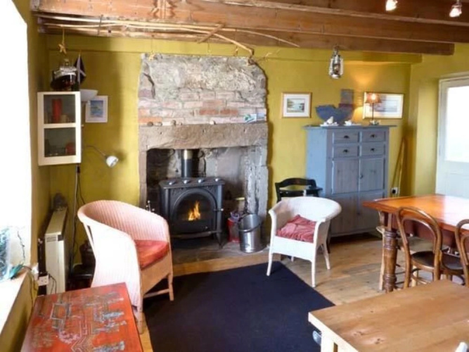 Shoreside Cottage