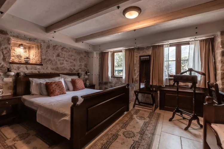 Talici Hill - Rustic Villas