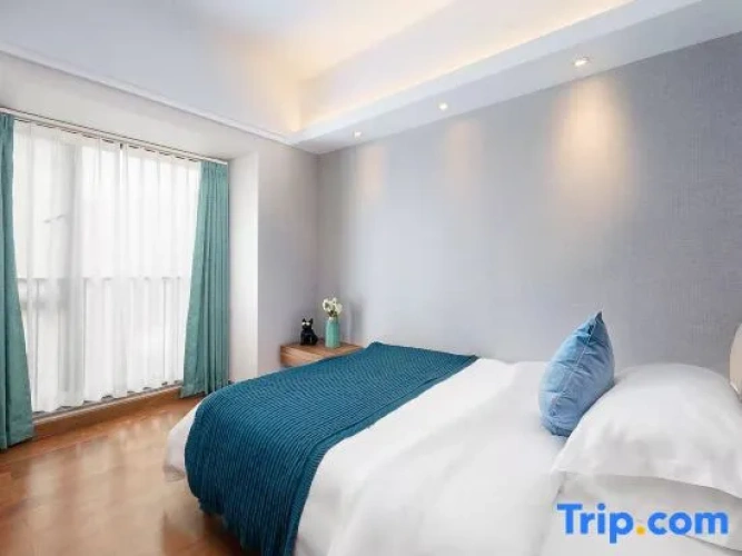 2 Bedrooms Grand Family Suite with balcony