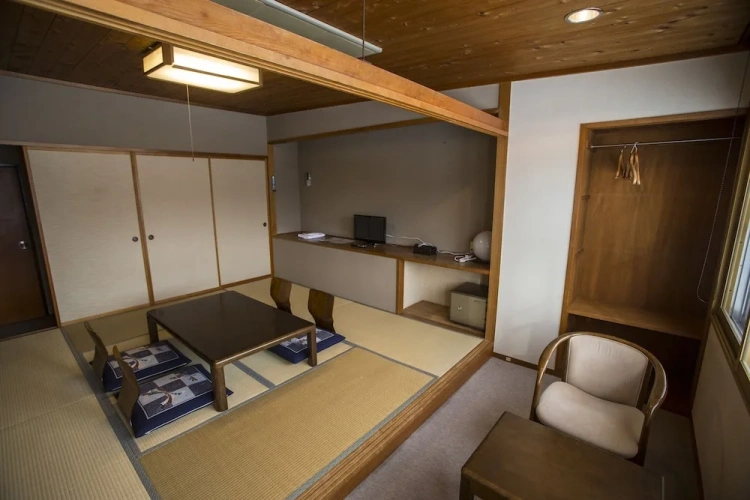 Standard Triple room