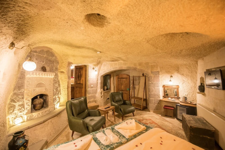 Charming Cave Hotel