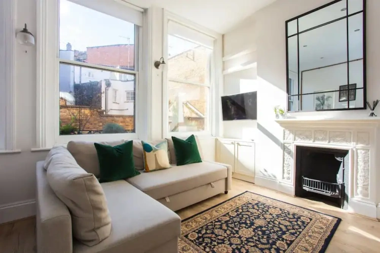 2 Bedrooms Apartment