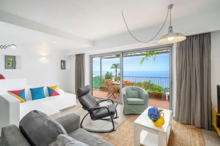 Villa do Mar IV by OurMadeira