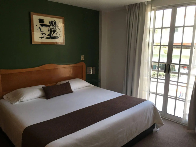 G K Suites Duraznos