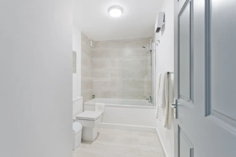 3 Bedrooms Apartment