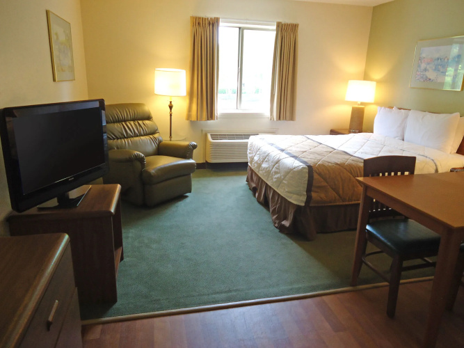 HomeTowne Studios & Suites by Red Roof Greensboro