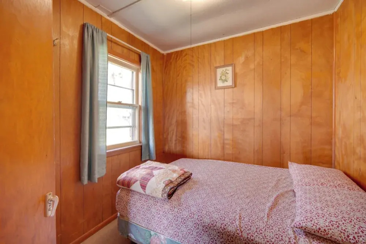 Convenient Cabin w/ Access to 3 Boat Docks!