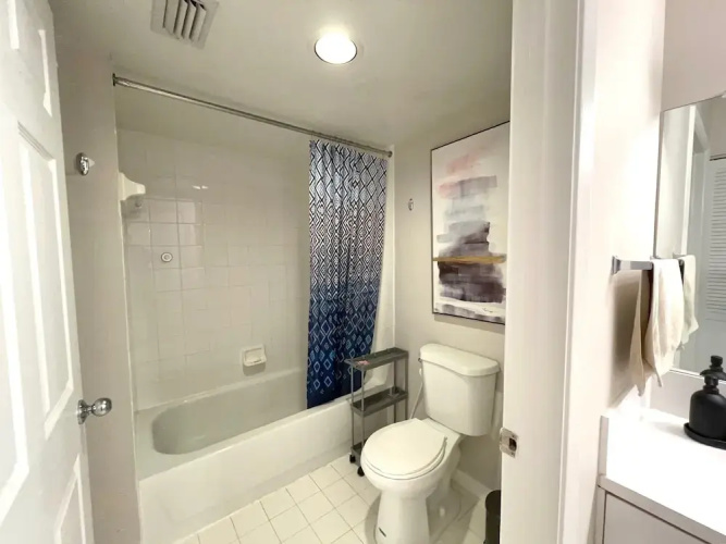 Exclusive Condo 10 Min to the Beach