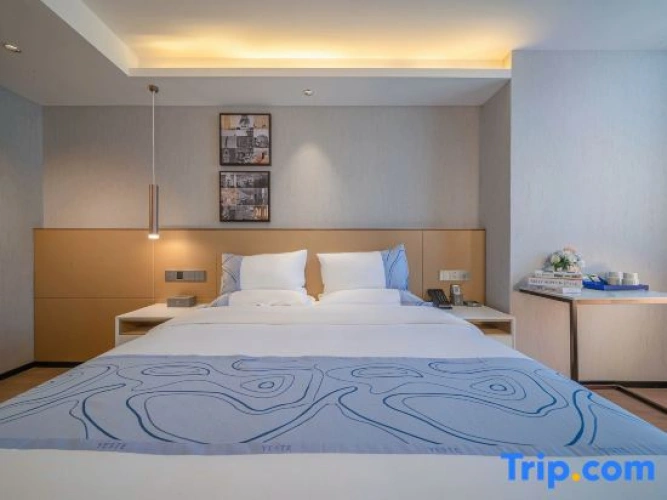 1 Bedroom Deluxe Suite with city view