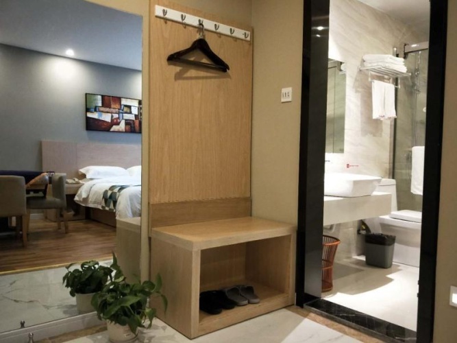 Standard Twin room with street view