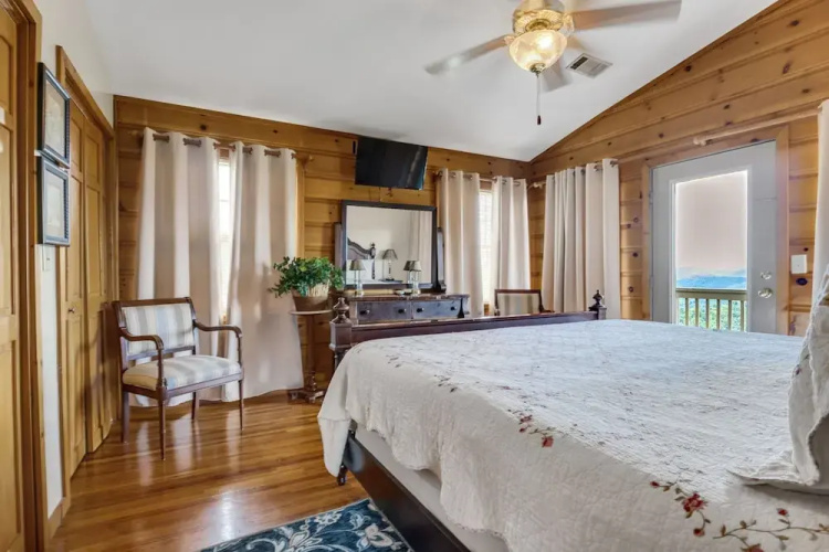 4BR Mountain View Cabin