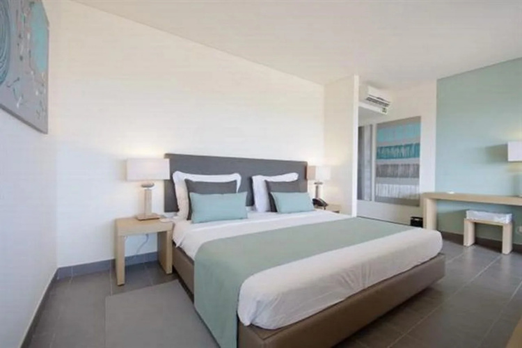 Hotel Oasis Salinas Sea