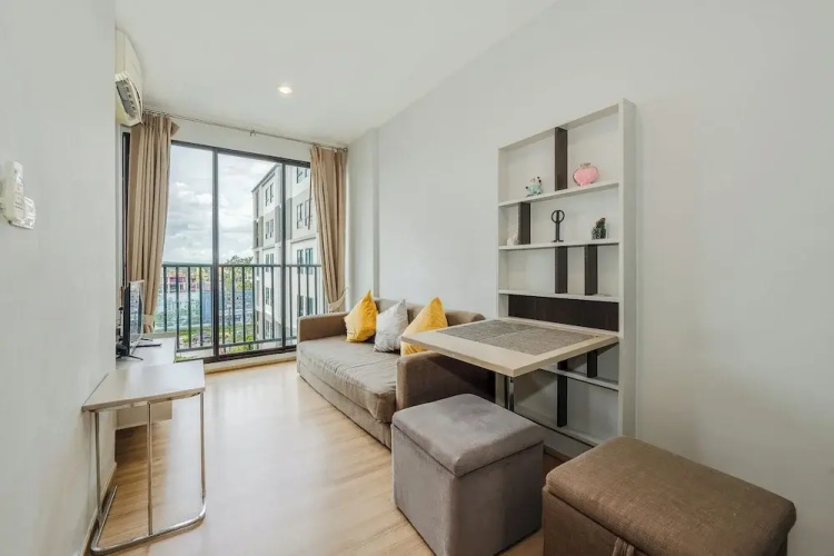 Chic Condo Near Shops & Nightlife C203