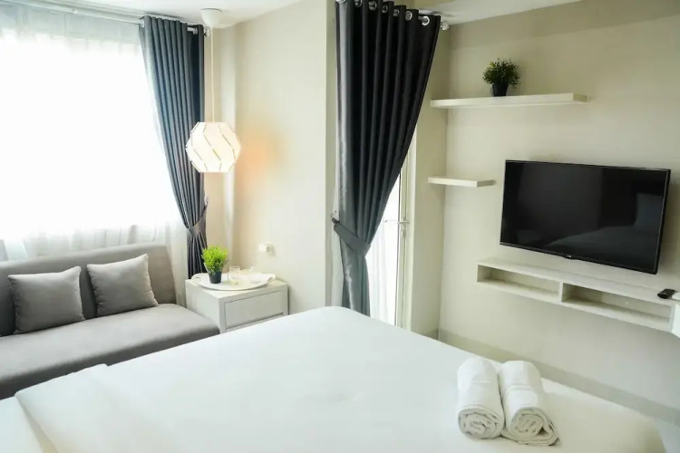 Sophisticated Studio at The Oasis Apartment