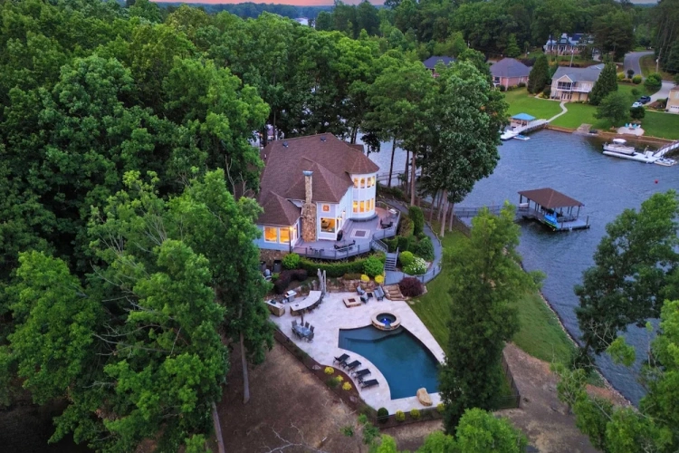 5 Bedrooms Cottage