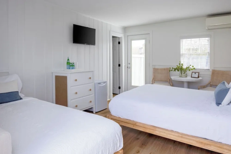 Standard Triple Basement room with courtyard view