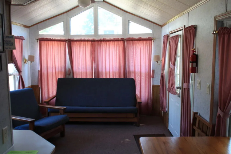 Circle M RV & Camping Resort - Caravan Park