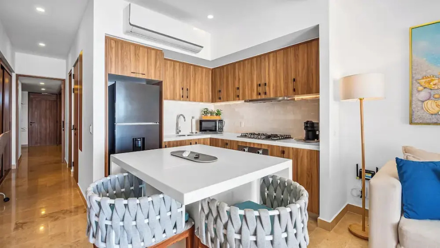 Oceanfront 1BR with Balcony & Pool