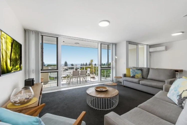 2 Bedrooms Apartment with sea view