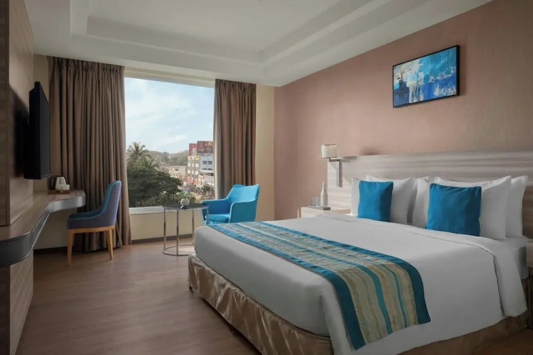 Standard Double room with city view