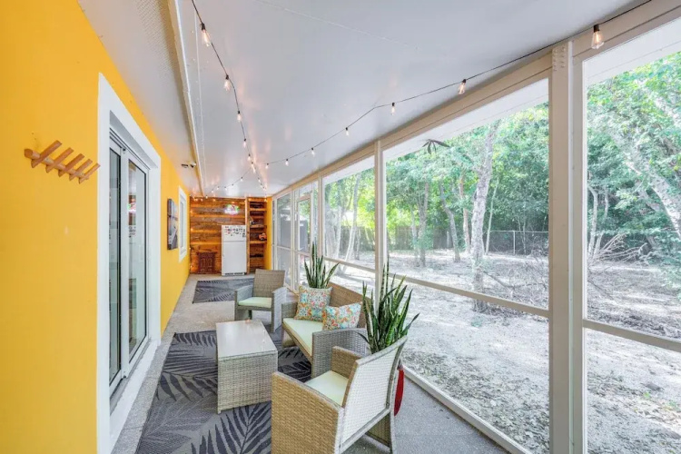 Walk to Harry Harris Beach: Modern Coastal Escape!