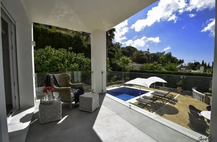 4 Bedrooms Villa with balcony