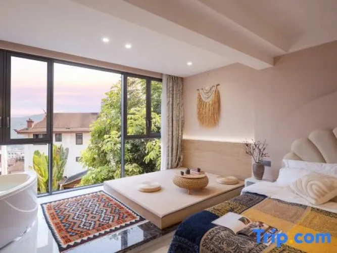 5 Bedrooms Villa