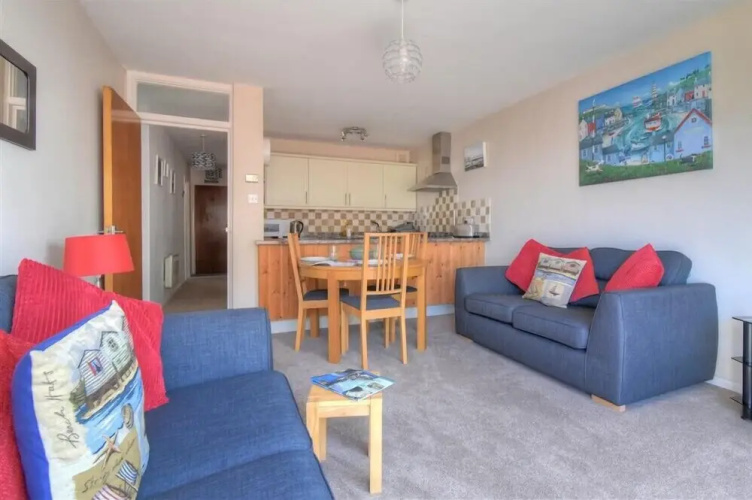 4 Bay View Court