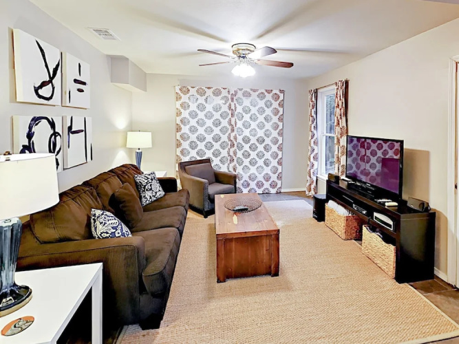 3BR 2BA Walk to Barton Springs Road by RedAwning