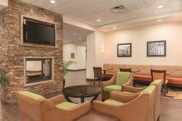 Hampton Inn by Hilton Edmonton South photo 13