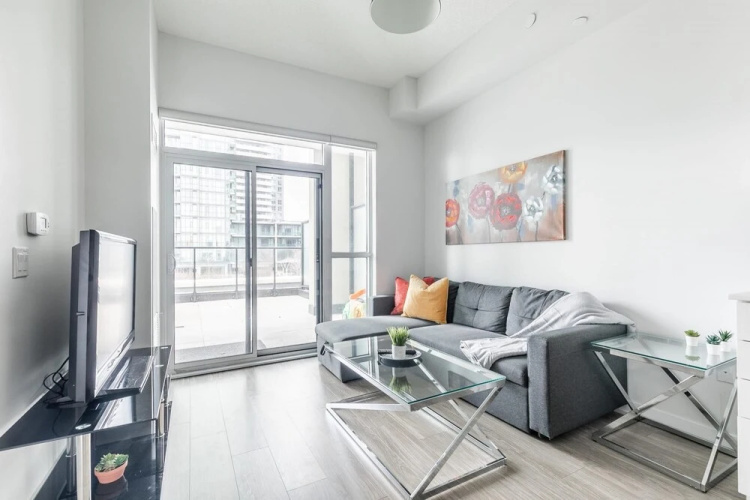 Bright and Spacious 1BR Condo w Large Balcony