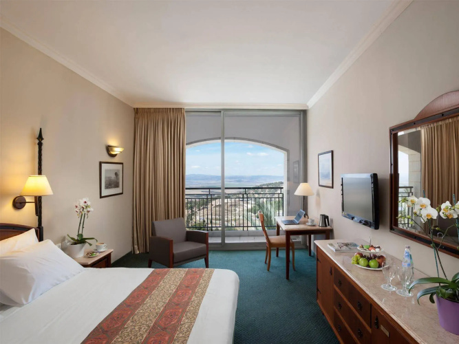 Golden Crown Hotel
