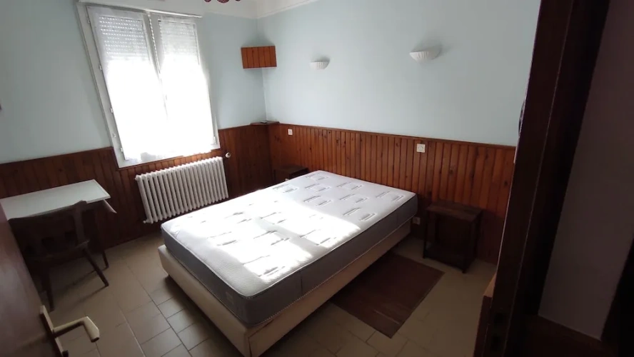 Economy room