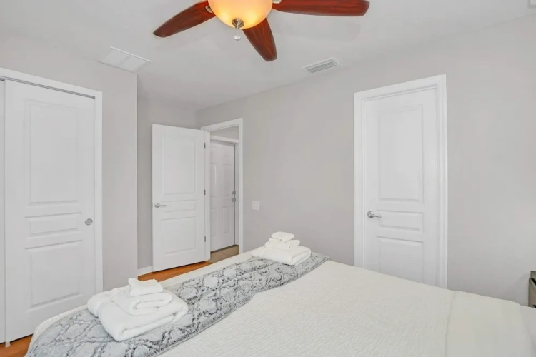 5 Bedrooms Cottage