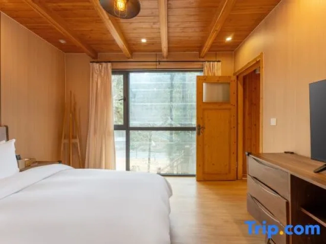 2 Bedrooms Double Cottage with land view