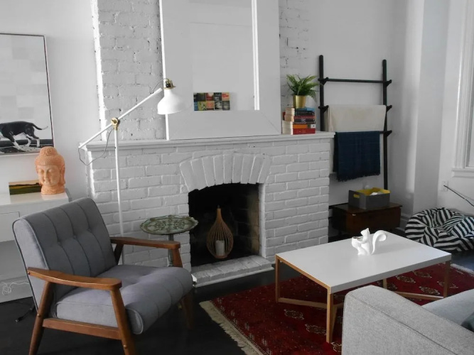 Stunning Two Level Home 3 Bedrooms