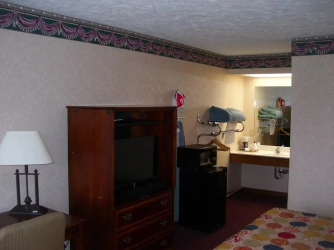 Colonial Inn