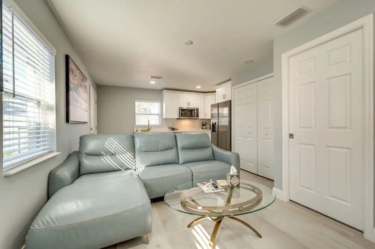 2 Bedrooms Apartment