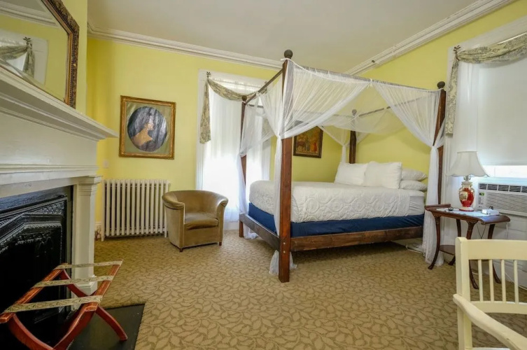 Yankee Peddler Inn