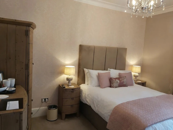 Llys Aeron Guest House