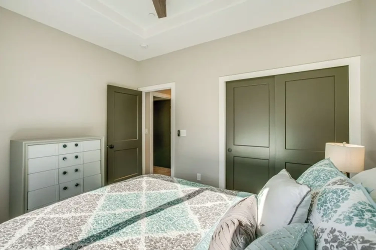 5 Bedrooms Cottage