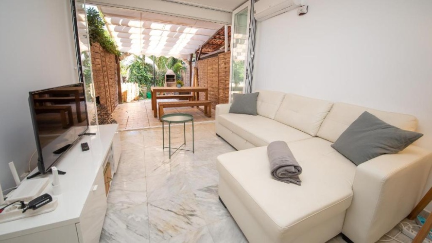2 Bedrooms Cottage