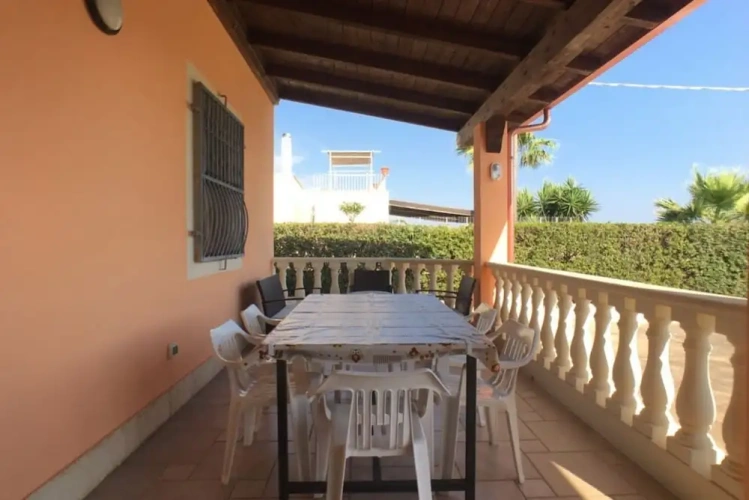 2 Bedrooms Villa