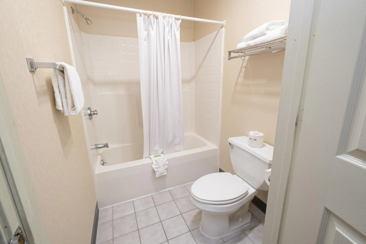 Hilltop Inn & Suites - North Stonington photo 10