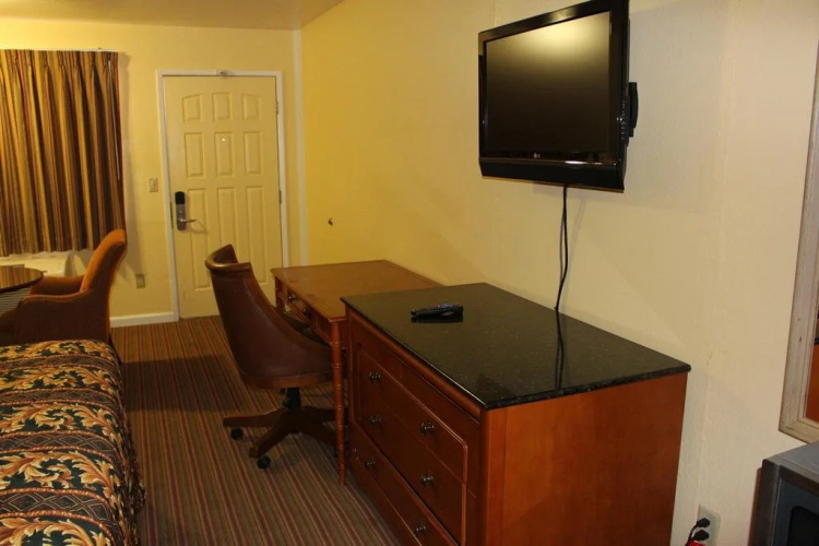 Travelers Inn